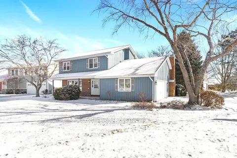 204 Greentree Pkwy, Libertyville, IL 60048