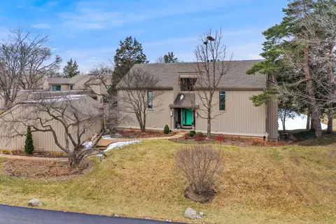 416 Old Barn Rd #B, Lake Barrington, IL 60010