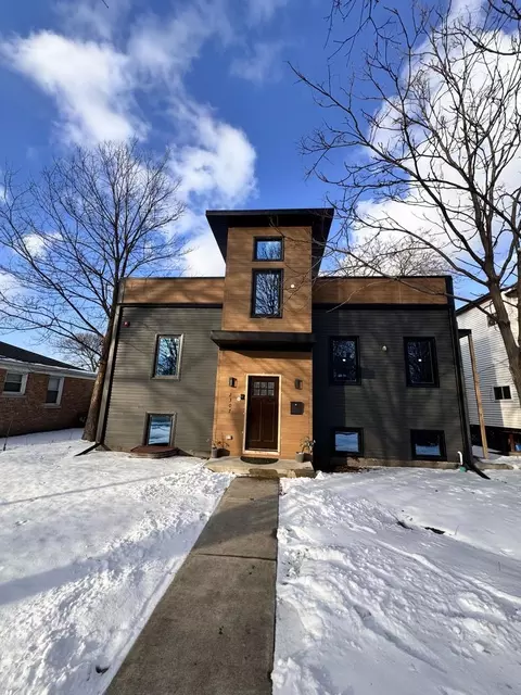 2307 Lake St, Evanston, IL 60201