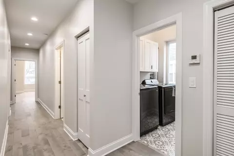 Entry Way - 461 E 41st St, Chicago, IL 60653 photo 3 of 4