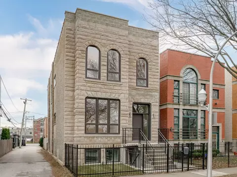 461 E 41st St, Chicago, IL 60653