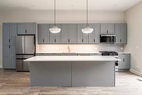 Kitchen - 461 E 41st St, Chicago, IL 60653 photo 1 of 1