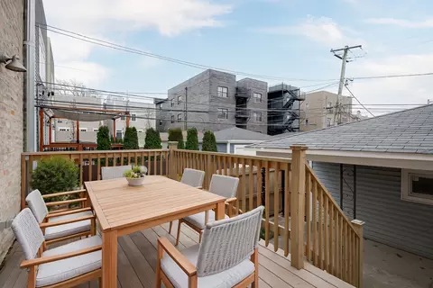 Exterior - 461 E 41st St, Chicago, IL 60653 photo 3 of 4