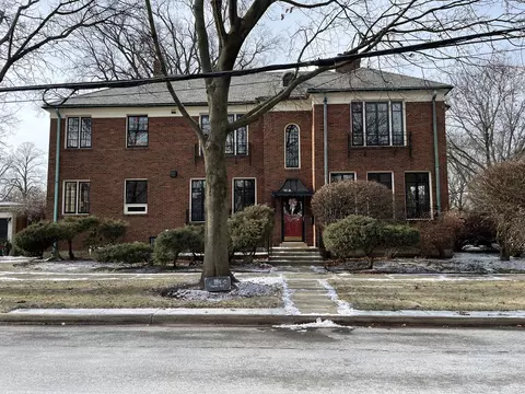 554 Bonnie Brae Pl #1, River Forest, IL 60305
