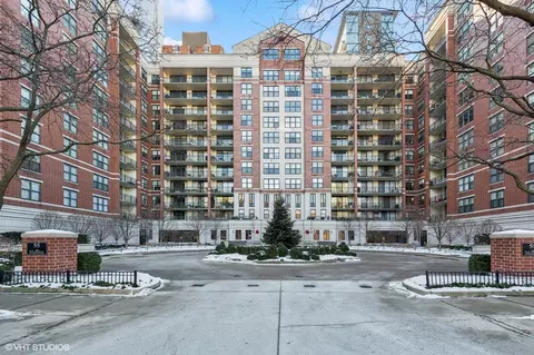 55 W Delaware Pl #310, Chicago, IL 60610