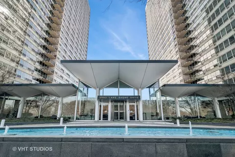 3550 N Lake Shore Dr #824, Chicago, IL 60657