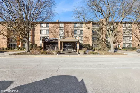 301 Lake Hinsdale Dr #306, Willowbrook, IL 60527