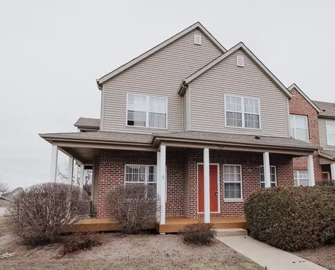 569 Stonegate Dr, Sycamore, IL 60178