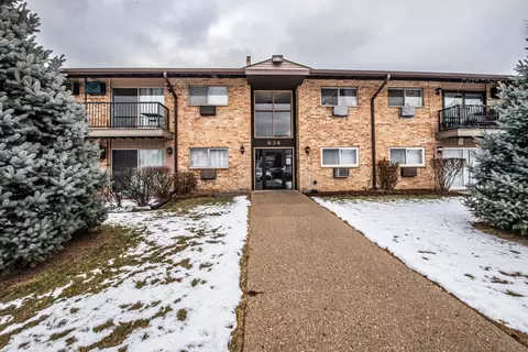 838 E Old Willow Rd #108, Prospect Heights, IL 60070