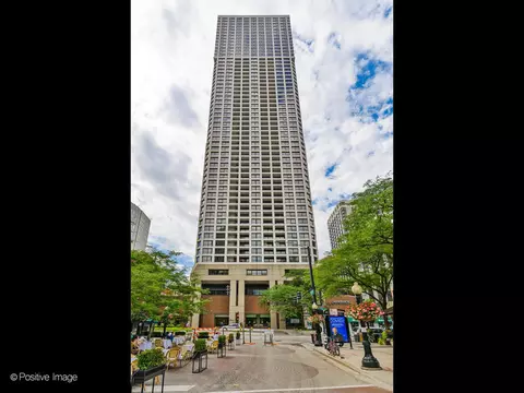 1030 N State St #35D, Chicago, IL 60610