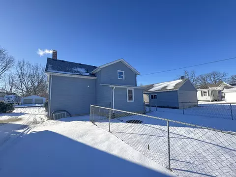 Exterior - 247 E 5th St, El Paso, IL 61738 photo 3 of 3