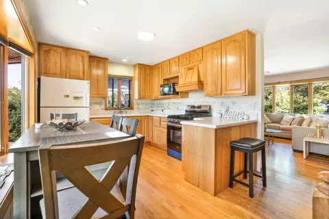Kitchen - 43 Blackhawk Dr, Thornton, IL 60476 photo 1 of 2