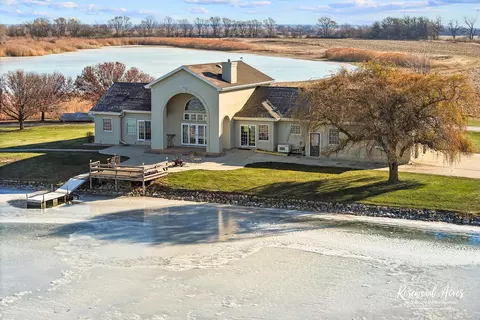 7249 S 7500 E Rd, Saint Anne, IL 60964