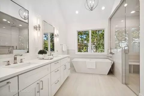 Bath - 1087 Cherry St, Winnetka, IL 60093 photo 2 of 6