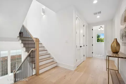 Entry Way - 1087 Cherry St, Winnetka, IL 60093 photo 5 of 6