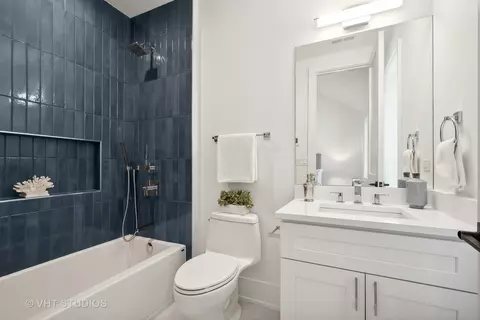 Bath - 1087 Cherry St, Winnetka, IL 60093 photo 4 of 6