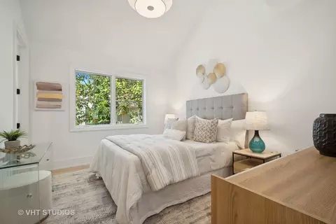 Bedroom - 1087 Cherry St, Winnetka, IL 60093 photo 3 of 5
