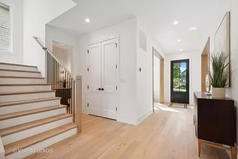 Entry Way - 1087 Cherry St, Winnetka, IL 60093 photo 2 of 6