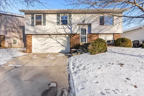 1405 Dallas St, Bloomington, IL 61704