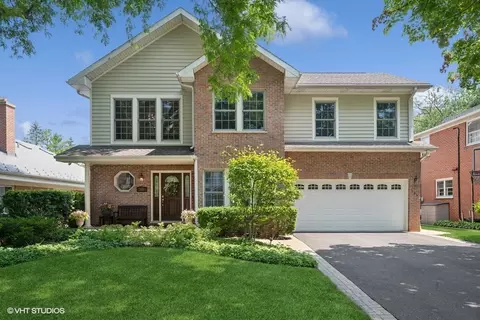 706 Ouilmette Ln, Wilmette, IL 60091