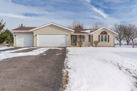 109 Sunny Hill Dr, Davis Junction, IL 61020