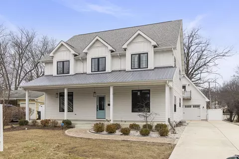 705 N Columbia St, Naperville, IL 60563