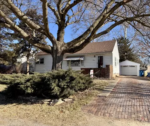 624 Institute Blvd, Dixon, IL 61021