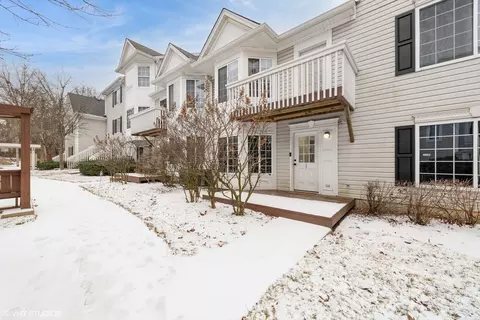 37 S Treehouse Ln, Round Lake, IL 60073