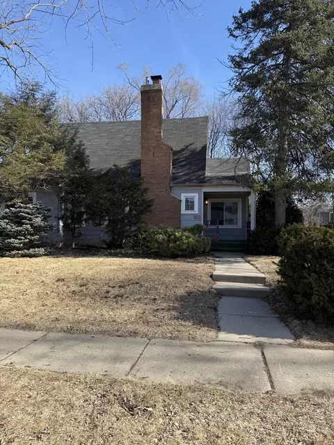 925 Prospect St, Elgin, IL 60120