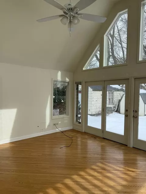 925 Prospect St, Elgin, IL 60120 photo 8