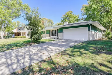 1716 Georgetown Dr, Champaign, IL 61821 photo 3