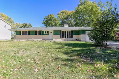 1716 Georgetown Dr, Champaign, IL 61821 photo 2