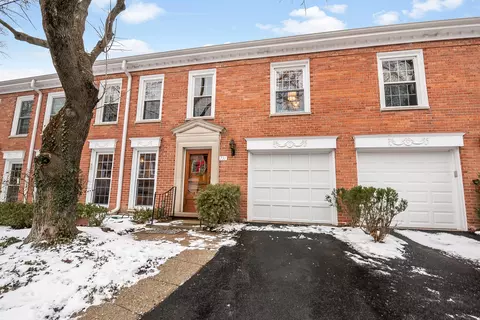 731 Raleigh Ct, Northbrook, IL 60062