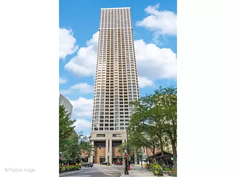 1030 N State St #11J, Chicago, IL 60610