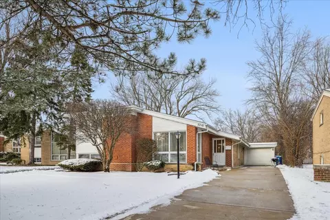 3210 Hill Ln, Wilmette, IL 60091