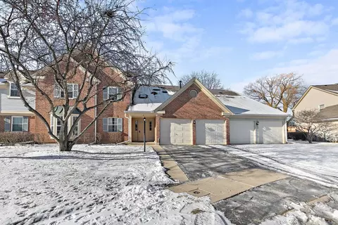 4 Aberdeen Ct #Z1, Schaumburg, IL 60194