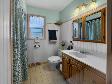 Bath - 3525 178th St, Lansing, IL 60438 photo 1 of 3