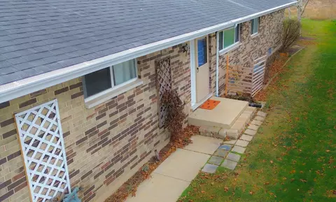 158 Paramount Dr, Wood Dale, IL 60191
