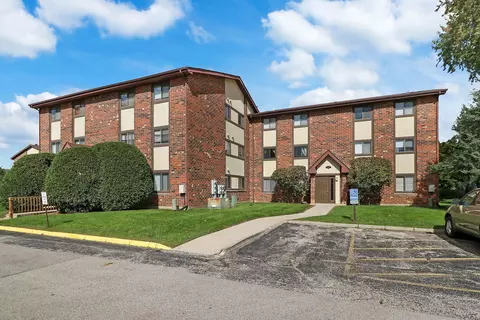 417 Berkshire Dr #35, Crystal Lake, IL 60014