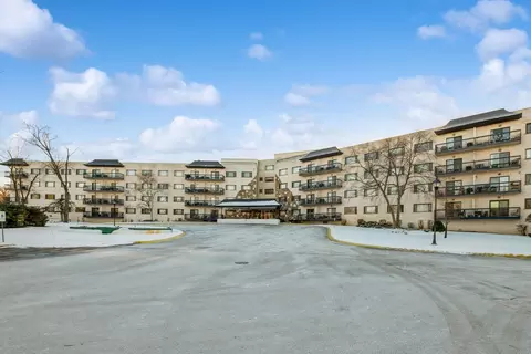 6700 S Brainard Ave #221, Countryside, IL 60525