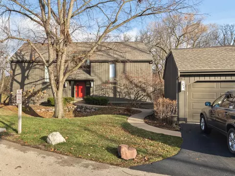 288 Hilltop Ct #D, Lake Barrington, IL 60010