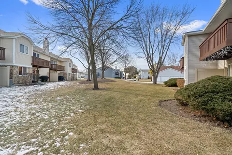 Exterior - 713 Crescent Ct #C2, Bartlett, IL 60103 photo 3 of 5