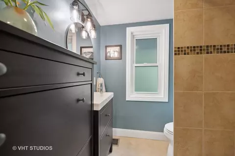 Bath - 972 Tower Rd, Winnetka, IL 60093 photo 2 of 2