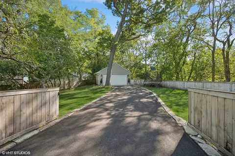 Exterior - 972 Tower Rd, Winnetka, IL 60093 photo 4 of 5