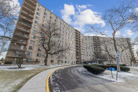 6933 N Kedzie Ave #716, Chicago, IL 60645