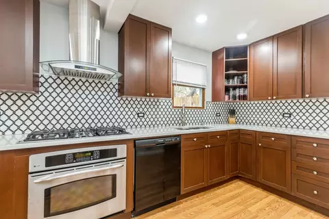 Kitchen - 2915 Parkside Ave, Mchenry, IL 60051 photo 1 of 2