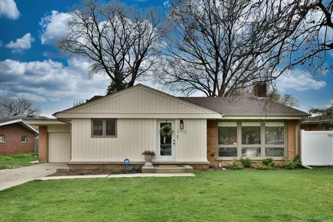 312 E Huntington Ln, Elmhurst, IL 60126