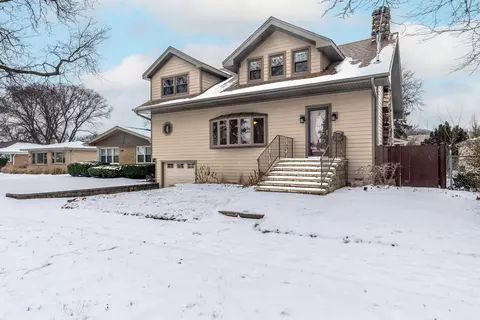 934 Wesley Dr, Park Ridge, IL 60068