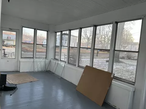 305 W Wall St, Morrison, IL 61270 photo 2