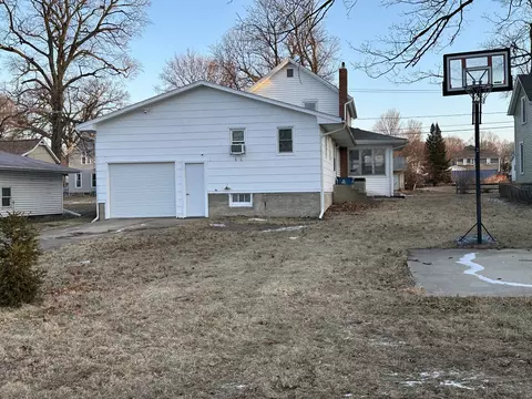 305 W Wall St, Morrison, IL 61270 photo 20